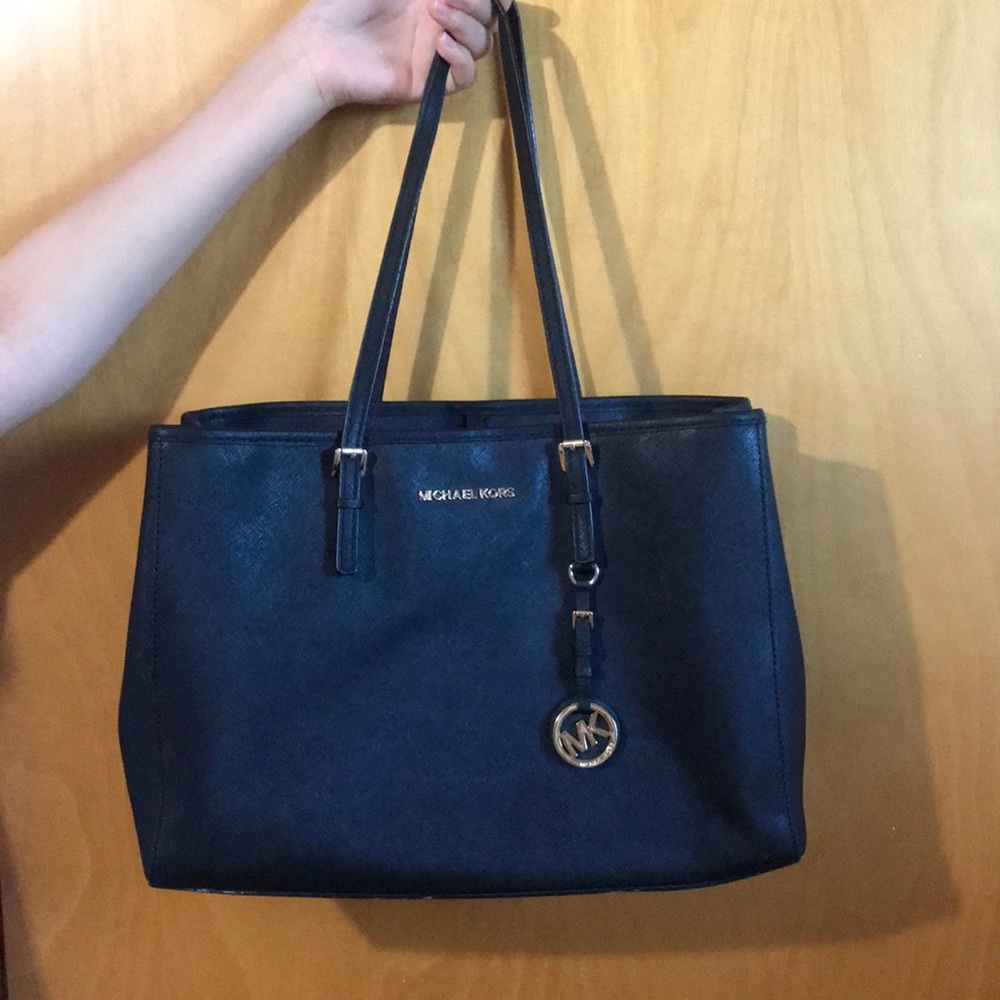 Black leather micheal kors tote bag